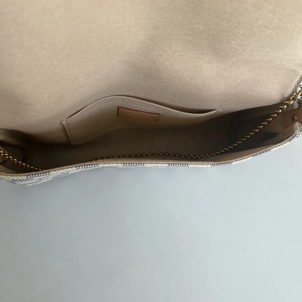 Louis Vuitton - Picture 6 of 6